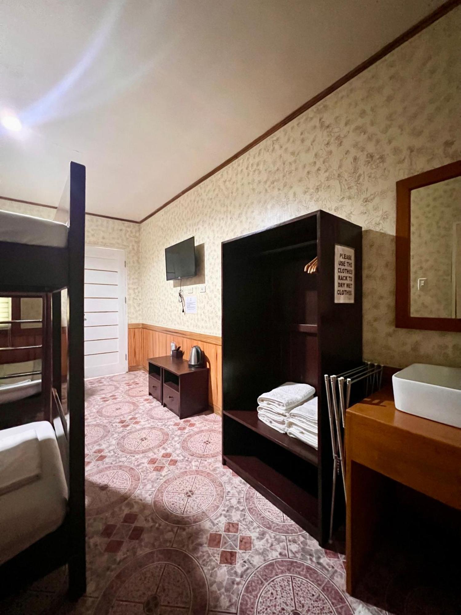 Sunny Terrace Hotel Балер Екстериор снимка